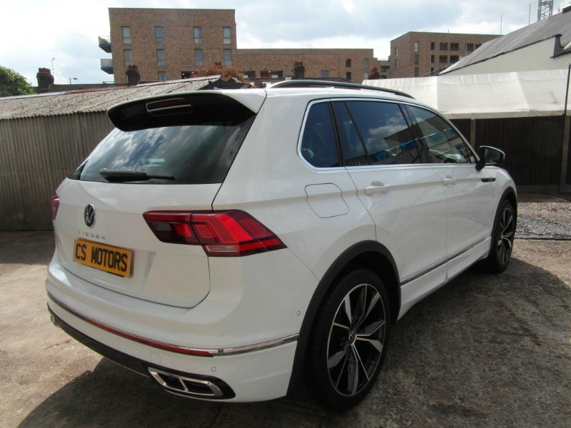 VOLKSWAGEN TIGUAN 27,995...